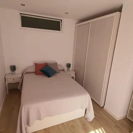 A Pie De Playa. * Cadix